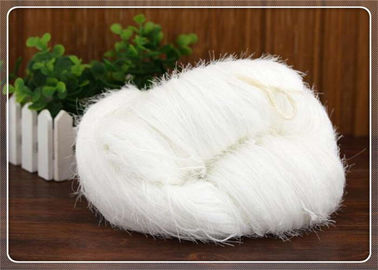 중국 길쌈을 위한 순수한 백색 거친 폴리에스테 깃털 털실 공상 털실 4mm 협력 업체